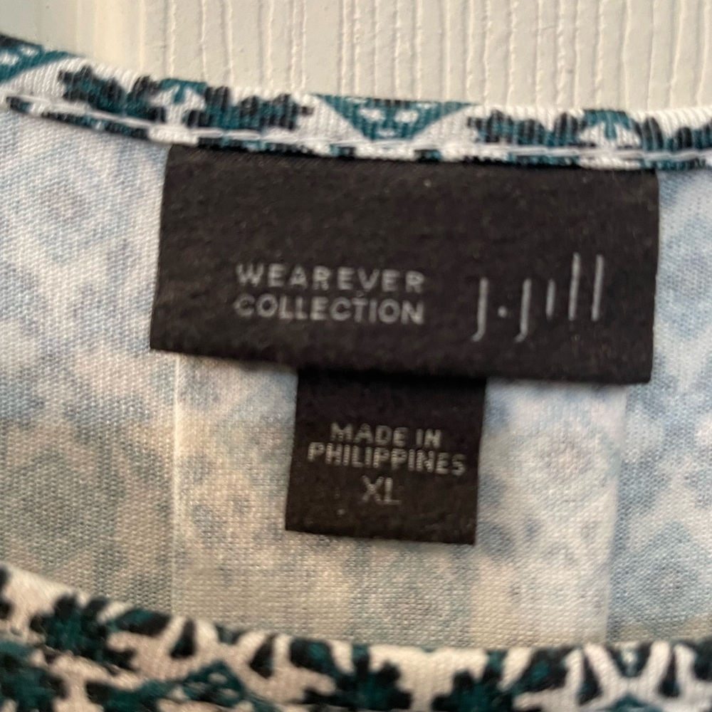 J. Jill Black Green and White Patterned Top - Picture 2 of 8